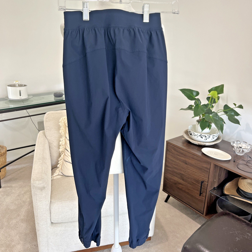Lululemon Women's Lightweight Joggers Navy Size 2 Zip Ankle Pockets Nylon Wickin - Picture 2 of 11
